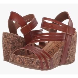 Blowfish Malibu Helm Boho Lagenlook Beach Coastal Brown Smooth Wedge SZ 8.5